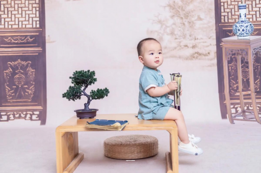 沧州宝宝眼睛肿是什么原因